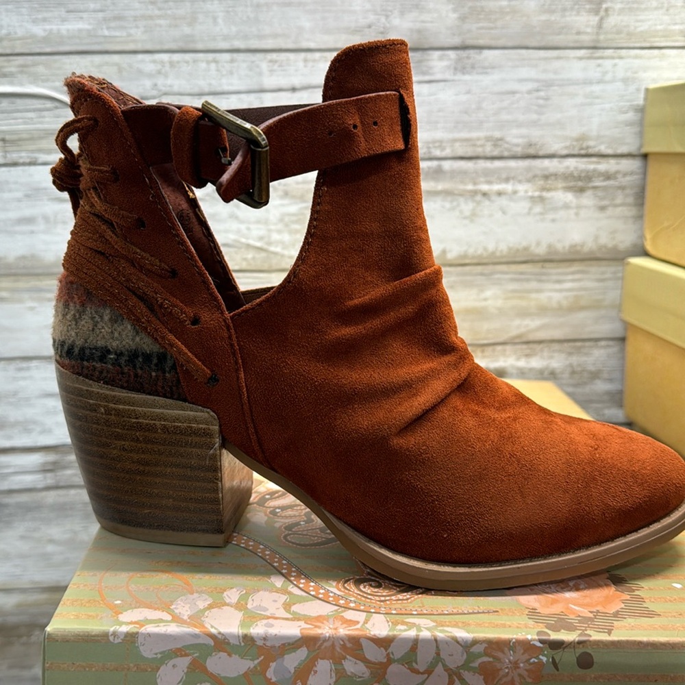 Very G Zane bootie